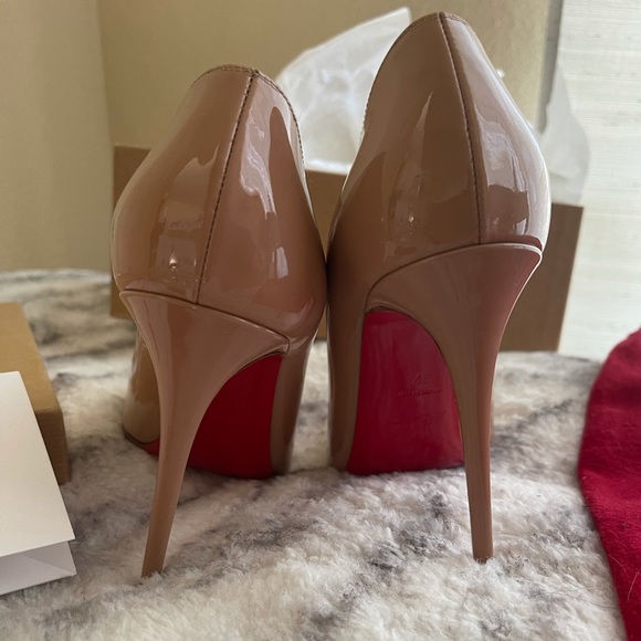 Beautiful simple nice heels. - Picture 5 of 11